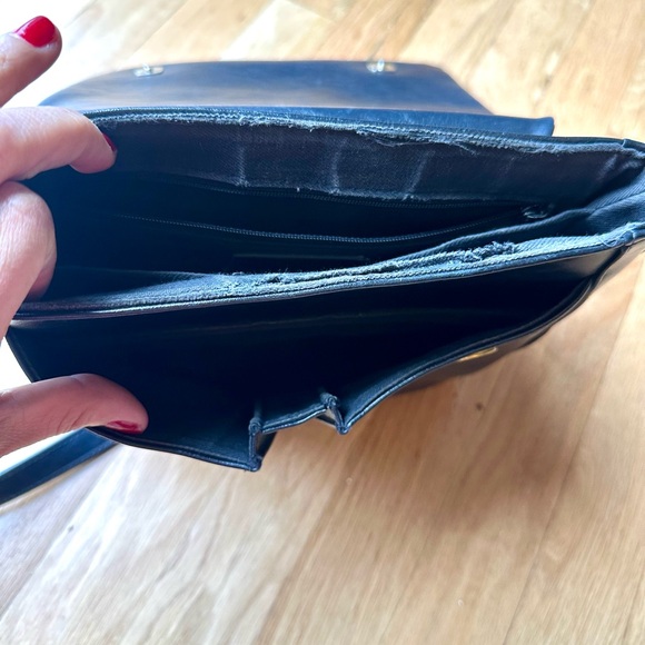 Vintage Liz Claiborne Black Leather crossbody Bag - Picture 2 of 10